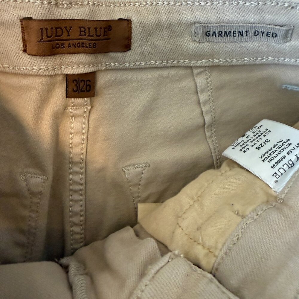 Judy Blue Khaki Garment Dyed Crop Wide Leg Raw Hem Khaki Neutral Jeans size 3/26 - Picture 3 of 5